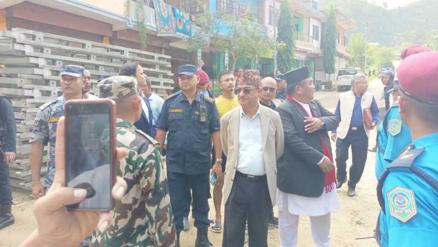एक साताभित्र अवरुद्ध बीपी राजमार्ग खुल्छ : गृहमन्त्री  